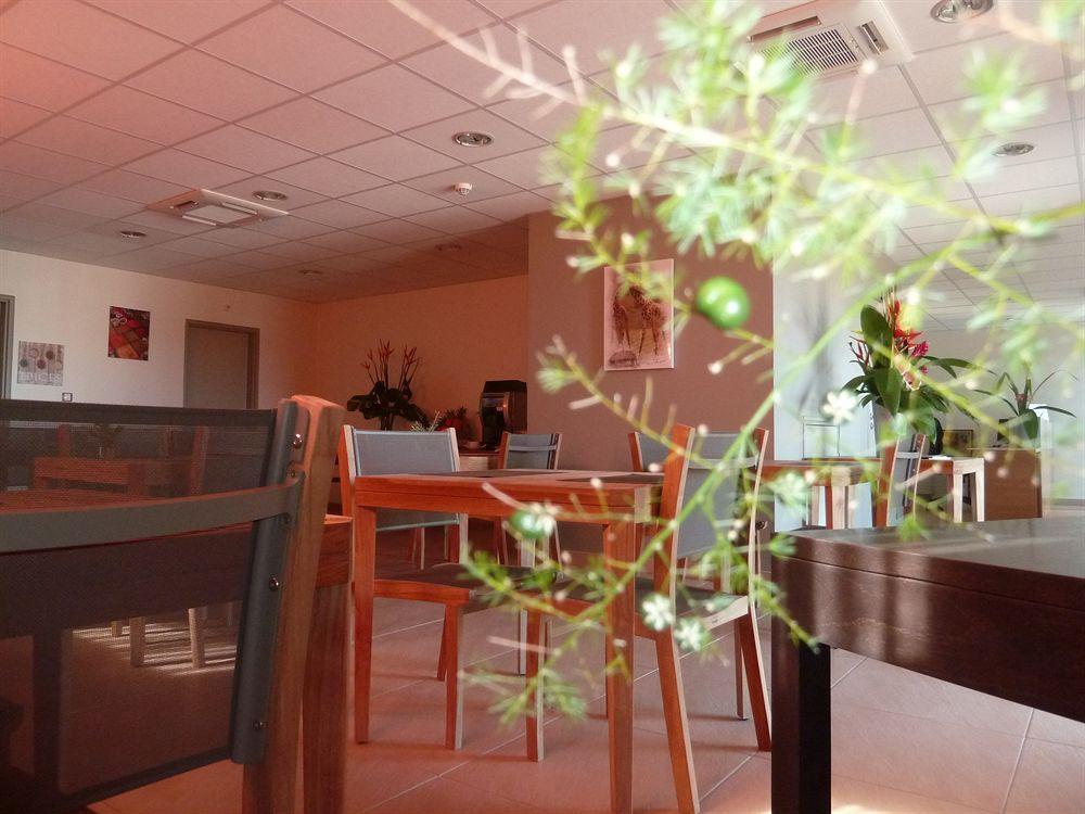 Tama Hotel Сен Жилс ле Бен Екстериор снимка